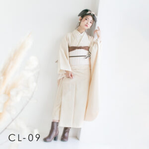 成人：何色にも染まらない、白無地の振袖