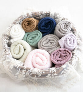 ニューボーン衣装：色とりどりの様々な赤ちゃんの衣装