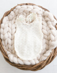 ニューボーン衣装：総レースのかわいい赤ちゃんの衣装