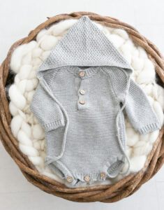 ニューボーン衣装：グレーのニット調のかわいい赤ちゃんの衣装