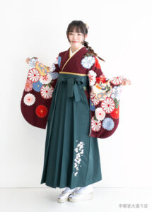 伝統的で正統派な組み合わせの卒業袴のコーディネート