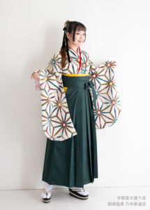 大きな麻の葉柄が個性的な卒業袴のコーディネート