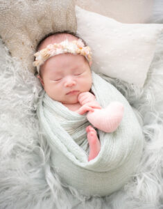 ニューボーン衣装：透け感がかわいい赤ちゃんのおくるみ