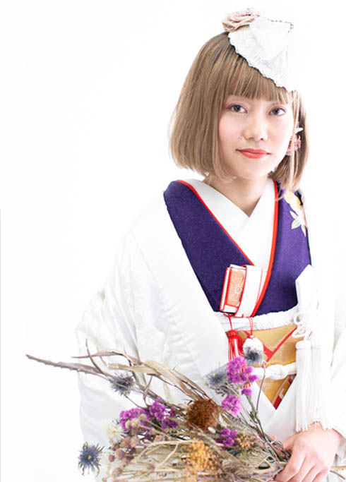 ウェディング：引振袖 と 白無垢を着た新婦