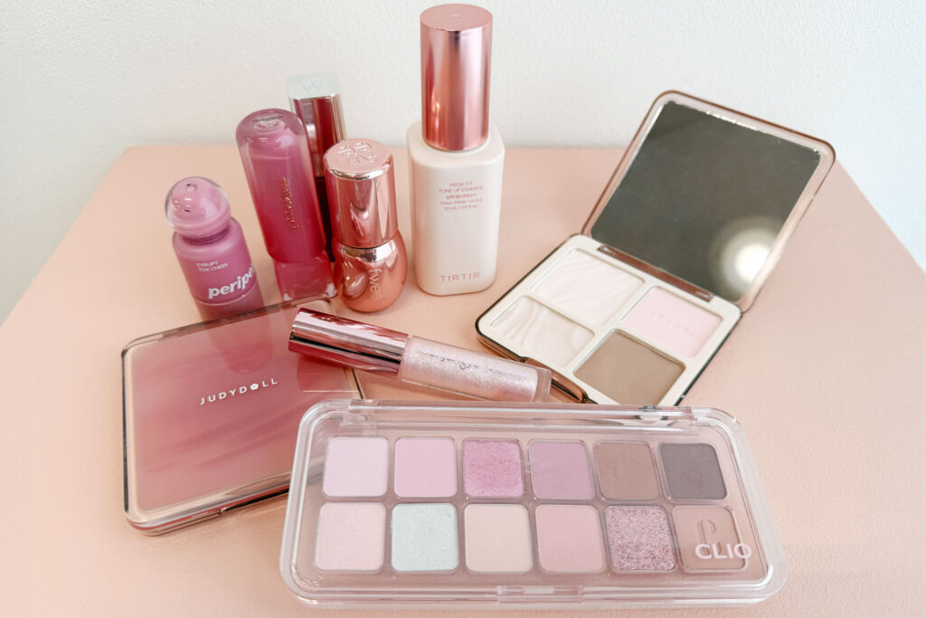 トレンドを抑えたメイク用品画像　