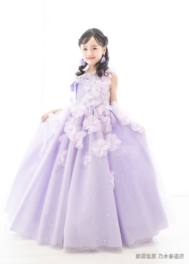 キレイなパープルに花がたくさんついた七五三7才女の子のドレス