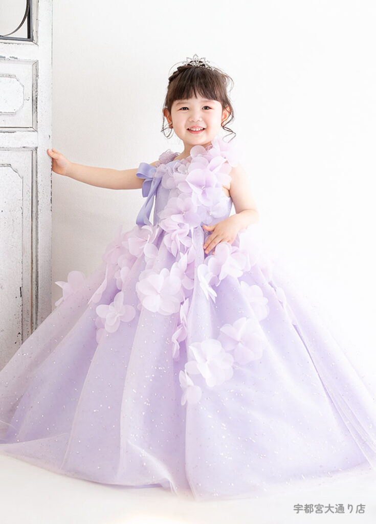 かわいらしいお花を沢山あしらったパープルの七五三3才女の子のドレス