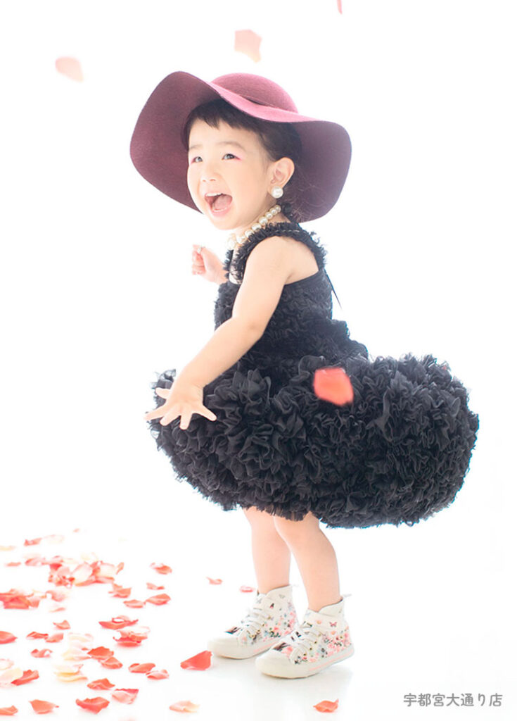 個性的なもこもこフリフリがかわいい七五三3才のドレス