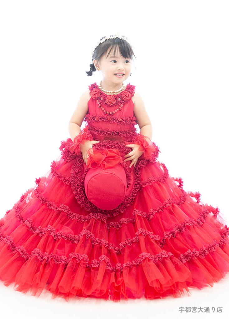 真っ赤なプリンセスラインの七五三3才女の子のドレス