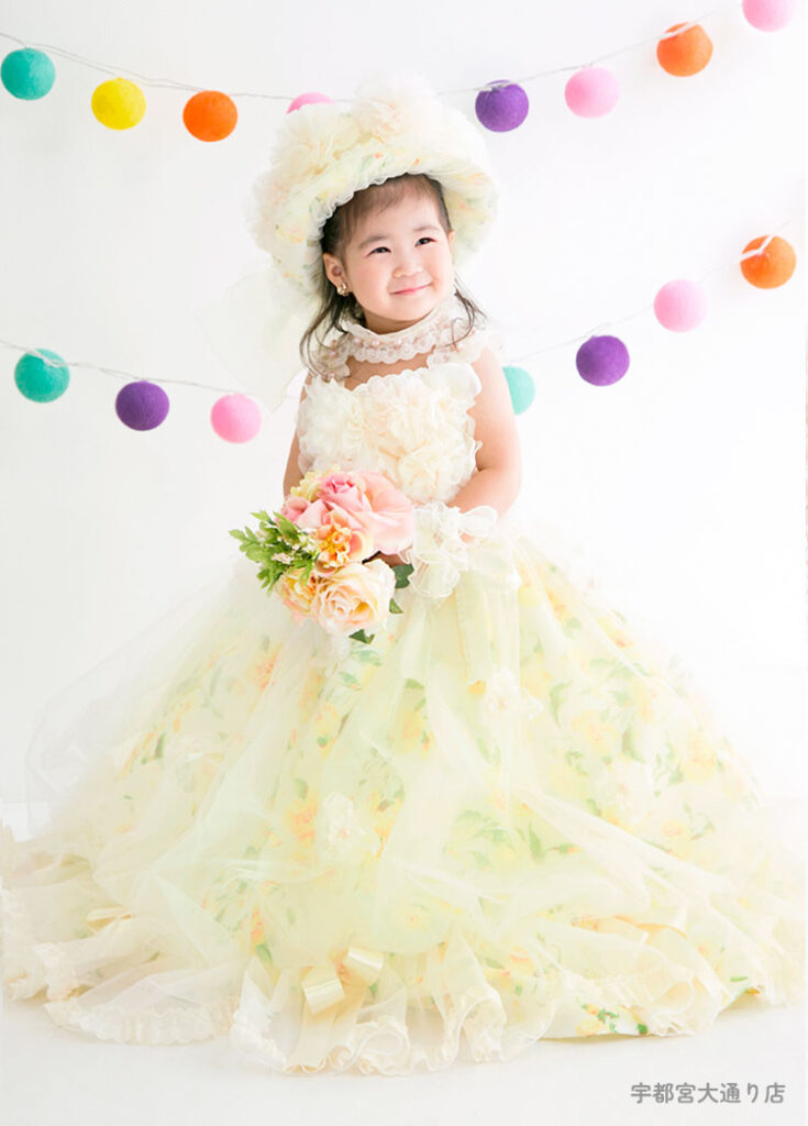 フレッシュなカラーと胸元の3Dモチーフがかわいい七五三3才女の子のドレス