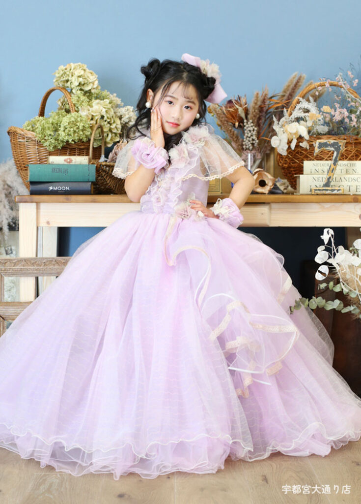 チュールのスリーブとラプンツェルのようなパープルの七五三7才女の子のドレス