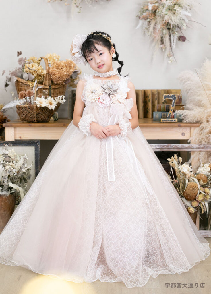 ピンクベージュのベビードール風の七五三7才女の子のドレス