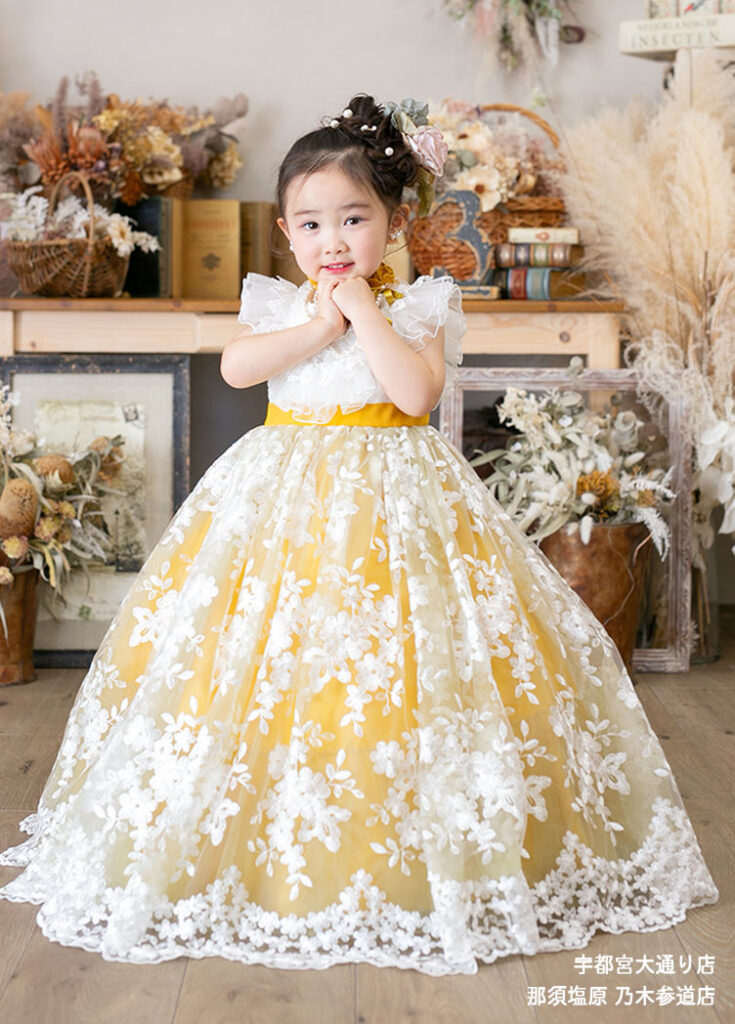フレッシュなビタミンカラーとレースの七五三3才のドレス