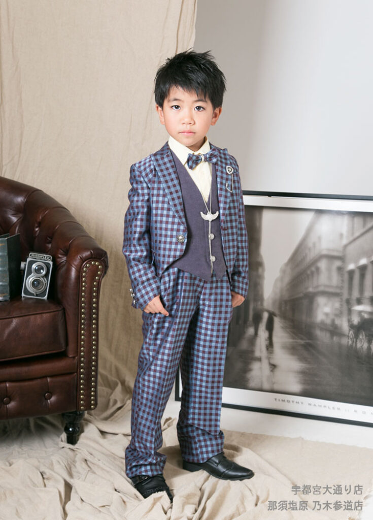ブルーチェックのセットアップが個性的な七五三5才男の子のスーツ