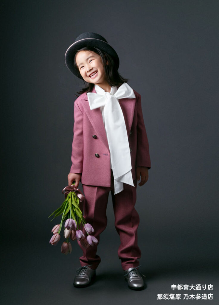 モーヴピンクのハイセンスな七五三5才男の子のスーツ