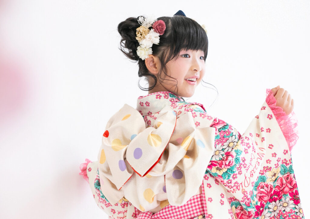 7歳おススメヘアスタイル_高めツインお団子ヘア3