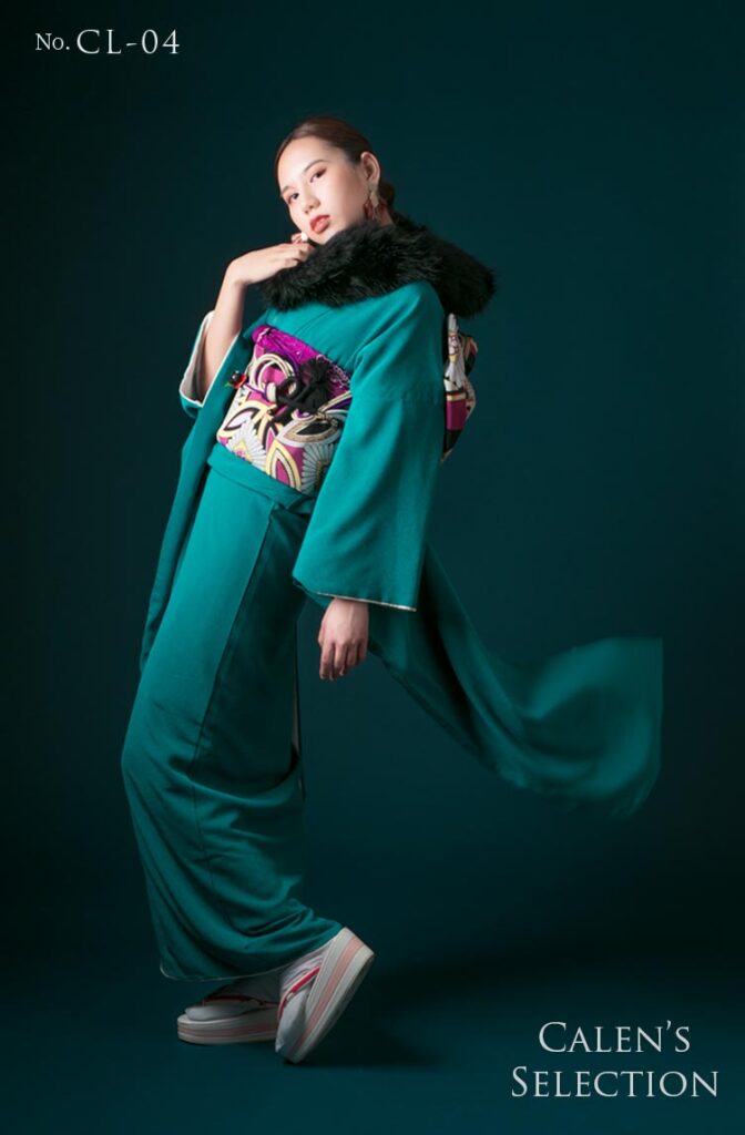 振袖レンタル：鮮やかな翡翠色の無地の振袖。