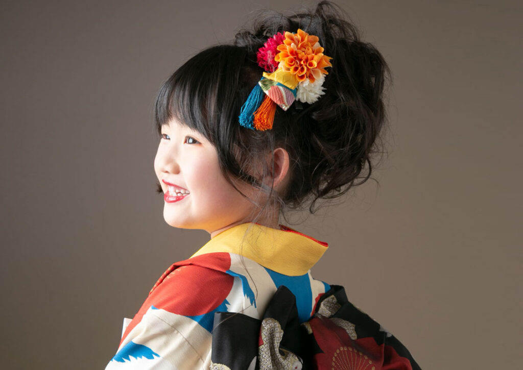 7歳のヘアスタイル_高めシニヨン