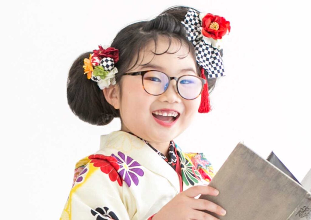 7歳のヘアスタイル_個性的なお団子ヘア
