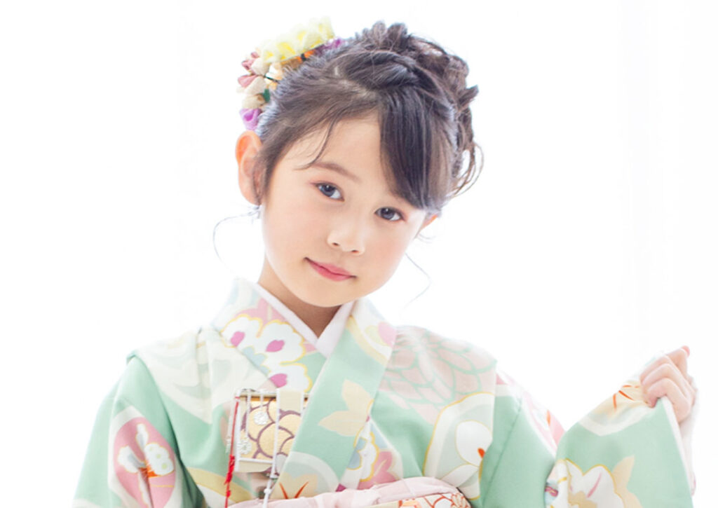 7歳のヘアスタイル_高めシニヨン