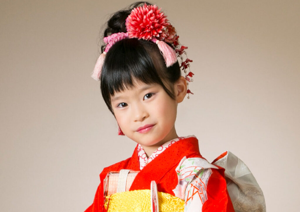 7歳のヘアスタイル_高めシニヨン