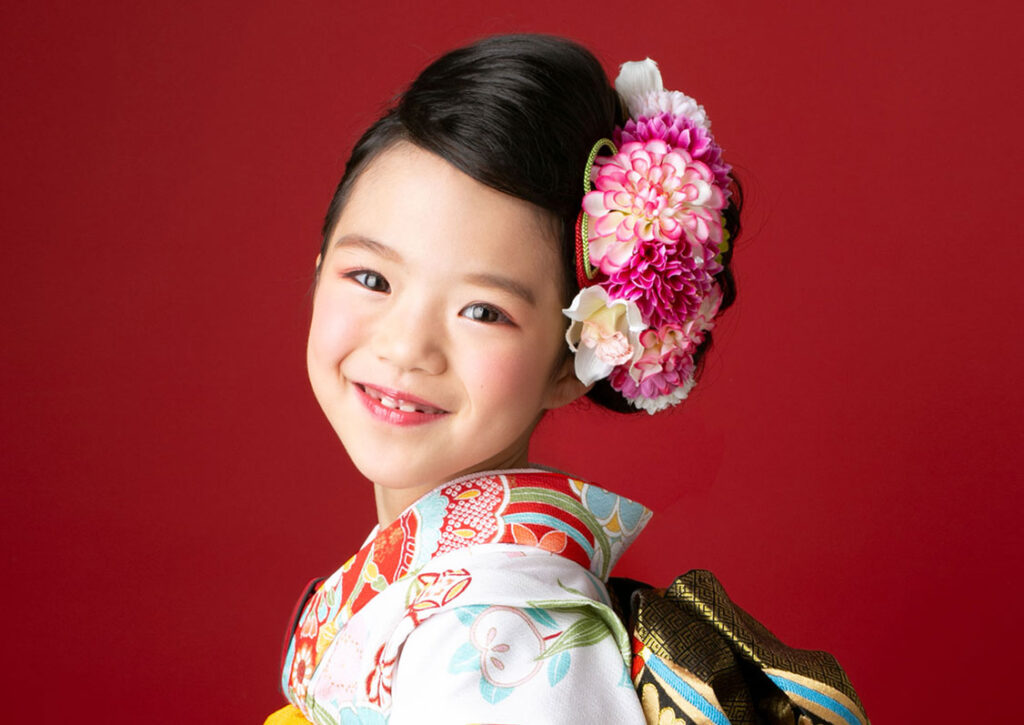 7歳のヘアスタイル_サイドシニヨン