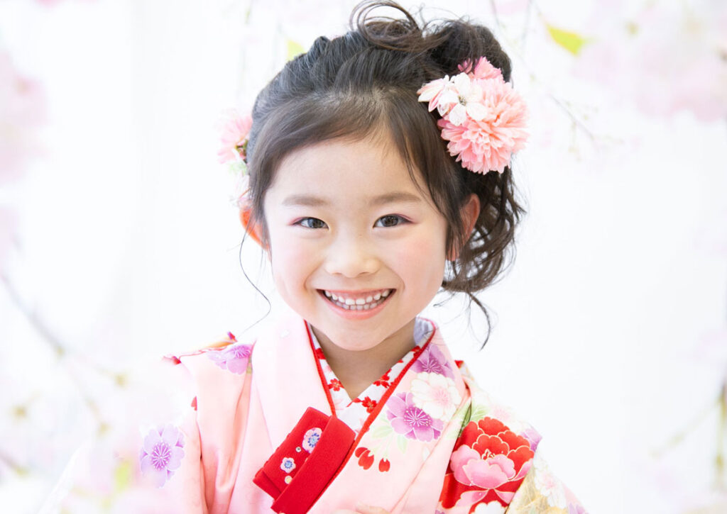 7歳のヘアスタイル_高めシニヨン毛先だし